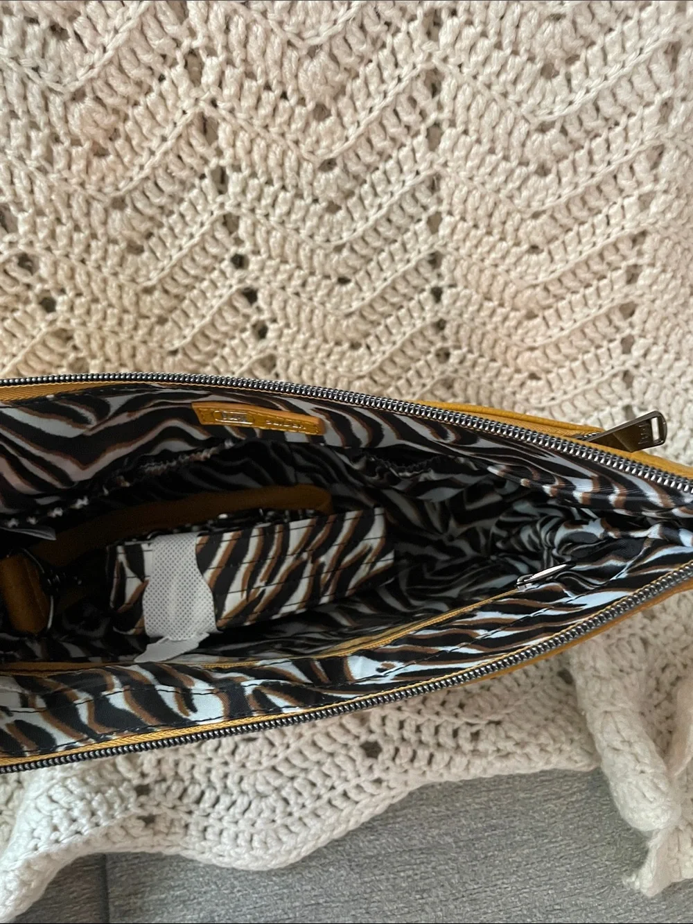 NWT- Lug Slider VL Amber Yellow